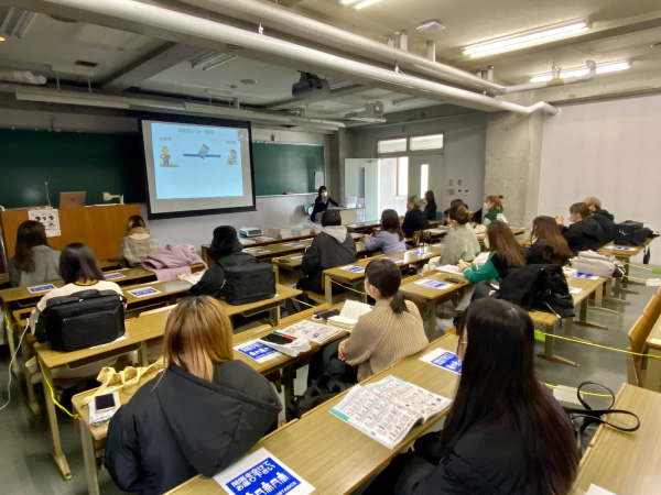 山野美容芸術短期大学でのビューティガレージ講義の様子